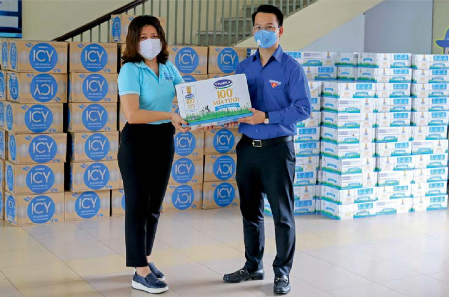 Vinamilk tặng 1 tỷ đồng sản phẩm sữa cho người dân miền Trung đang cách ly vì COVID-19